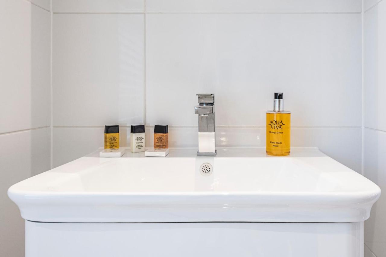 Cozy And Serene Brand-New Flat In Kilburn, London Appartement Buitenkant foto
